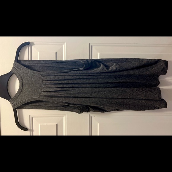 Gray Workout Tank with pleating - Picture 2 of 2